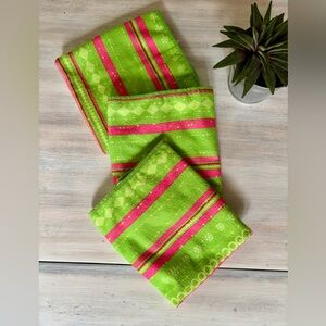 Set of (3) Decorative Holiday Towels.